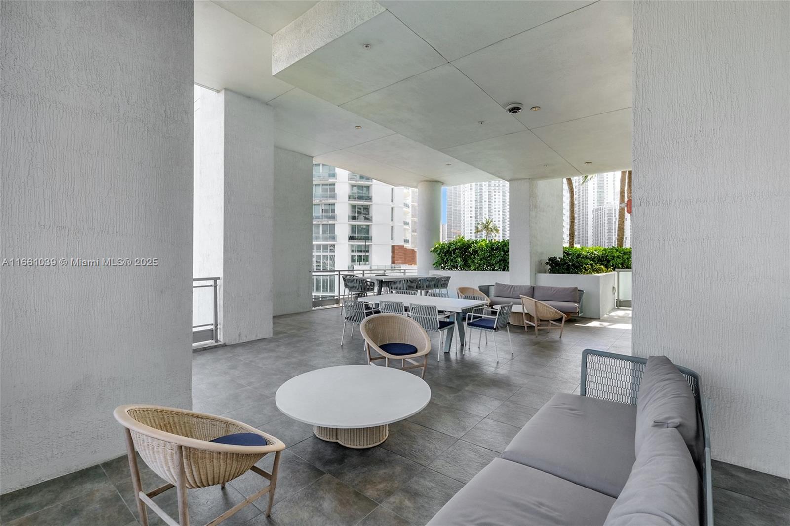 IVY CONDO - Residential