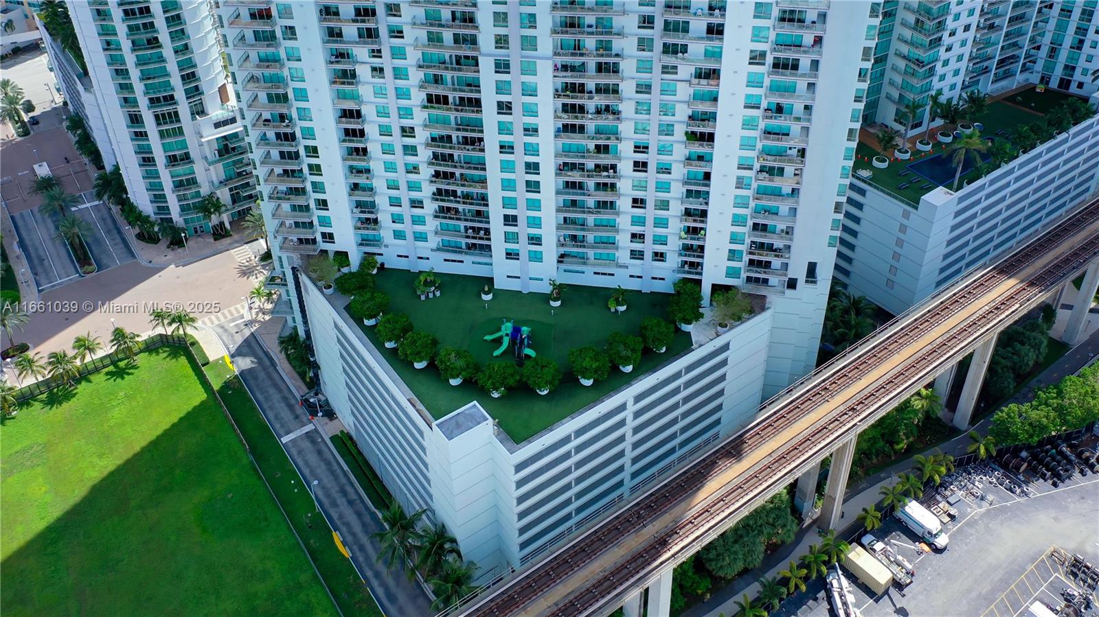 IVY CONDO - Residential