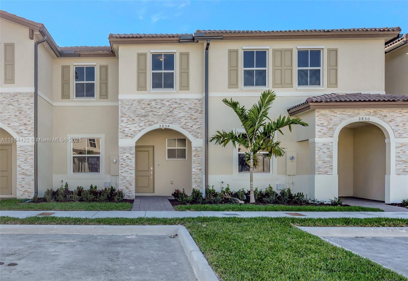 Brand New TownHome in Lennar Altamira
Brand-new 3-bed, 2.5-bath townhome with a backyard, 2 assigned parking spots, and full brand new modern appliances.Stylish, comfortable, and affordable housing opportunity. Section 8 vouchers welcome!