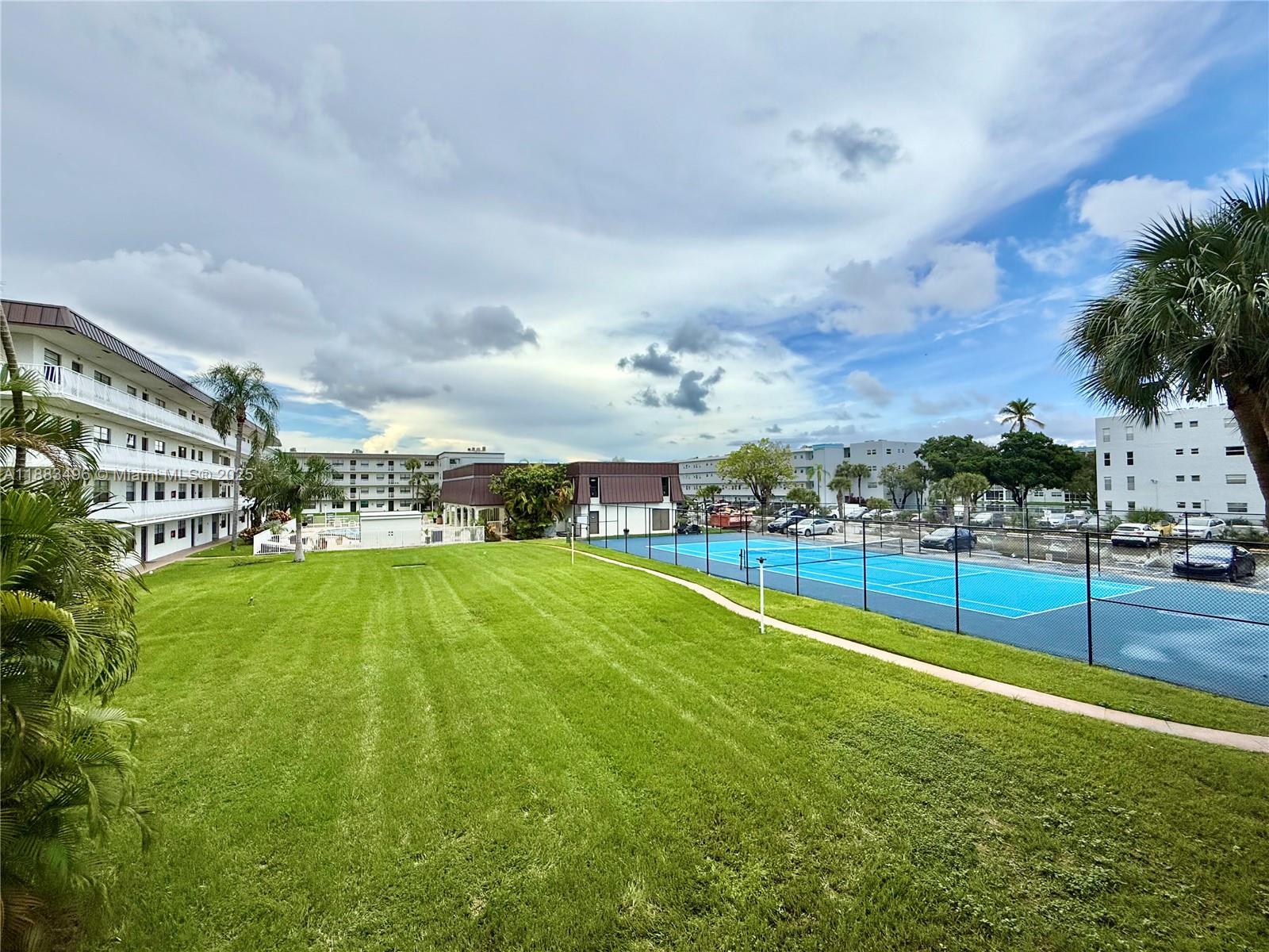 PALM VILLAGE CLUB CONDO - Residential Lease