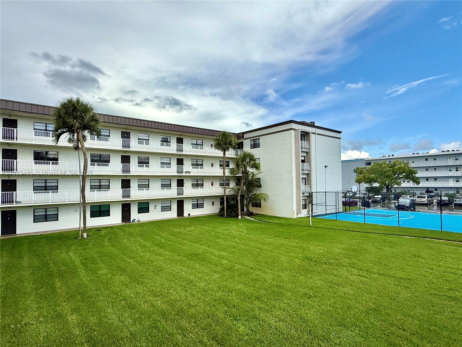 PALM VILLAGE CLUB CONDO - Residential Lease