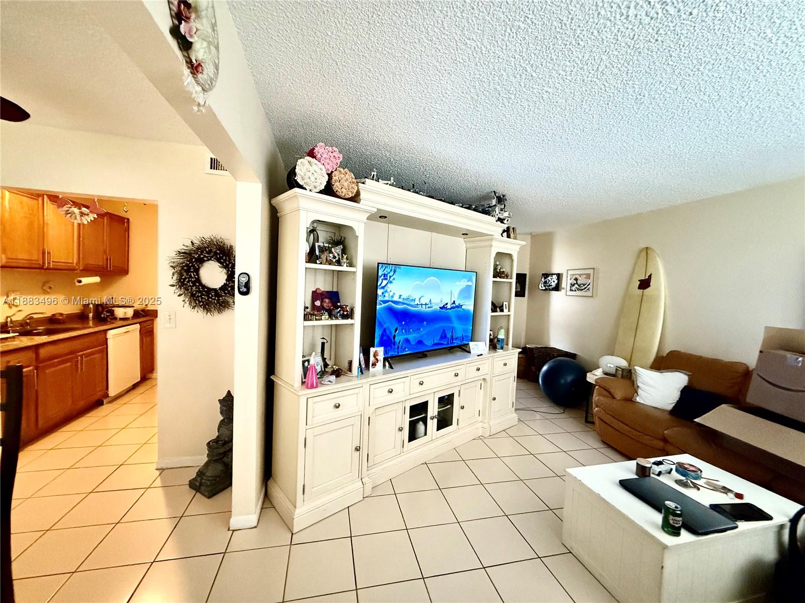 PALM VILLAGE CLUB CONDO - Residential Lease