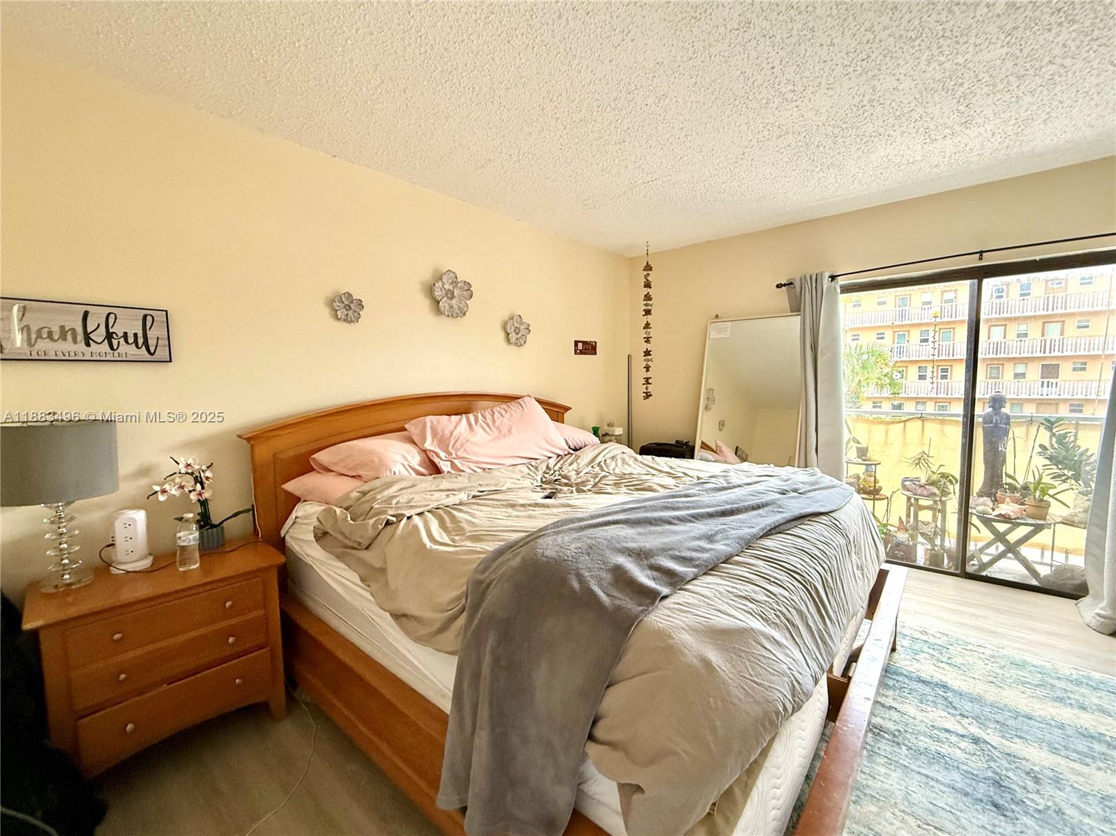 PALM VILLAGE CLUB CONDO - Residential Lease