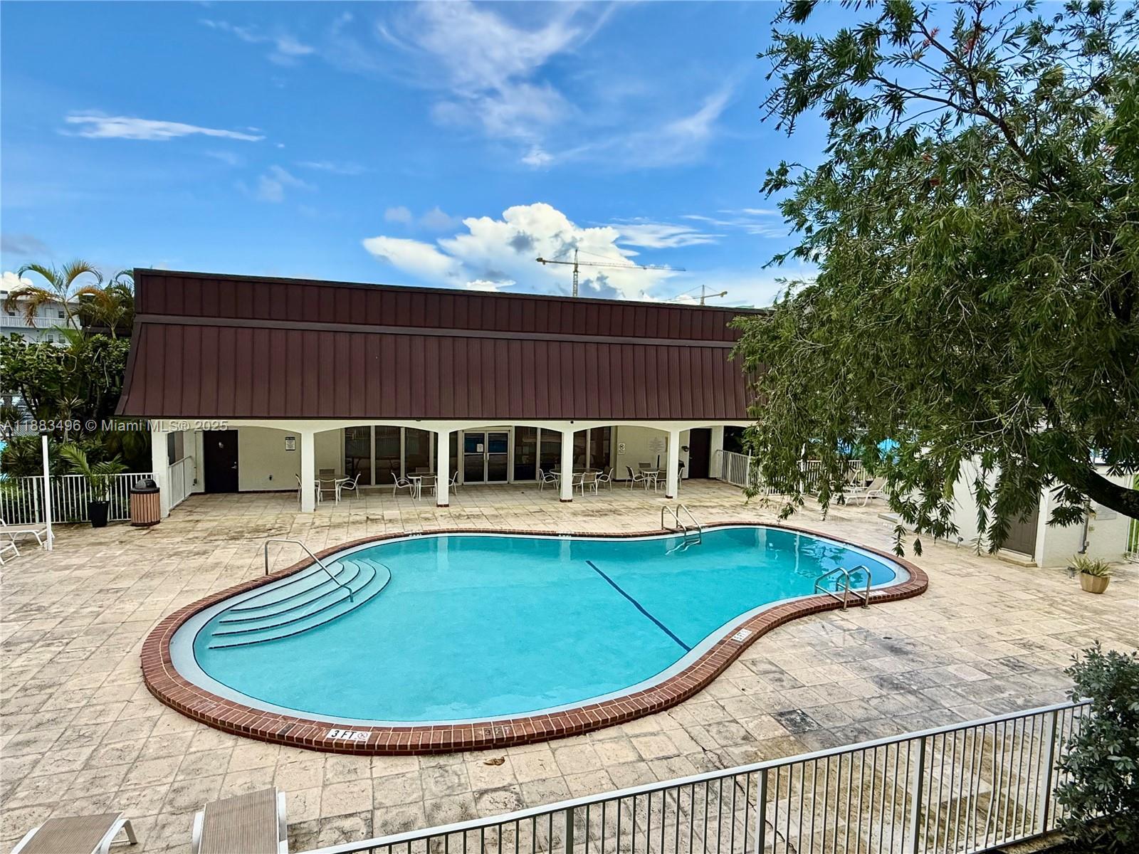 PALM VILLAGE CLUB CONDO - Residential Lease