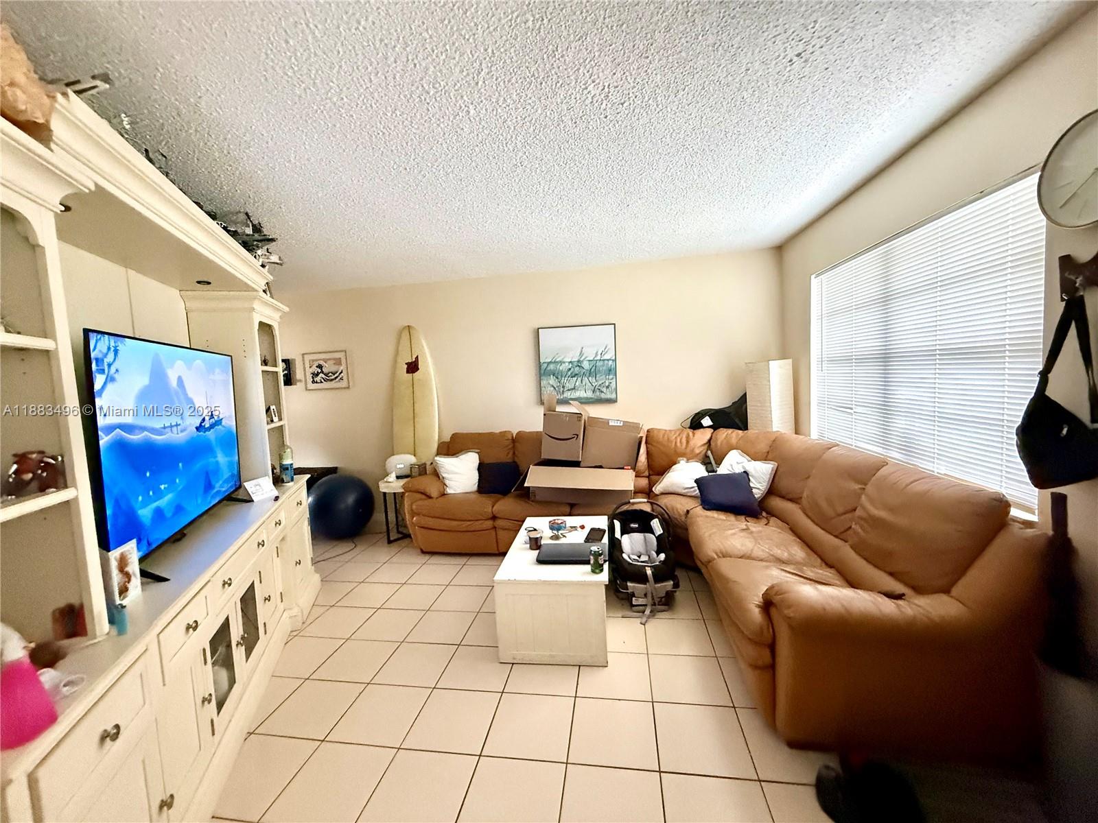 PALM VILLAGE CLUB CONDO - Residential Lease