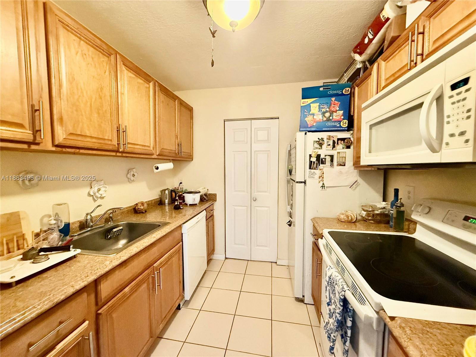 PALM VILLAGE CLUB CONDO - Residential Lease