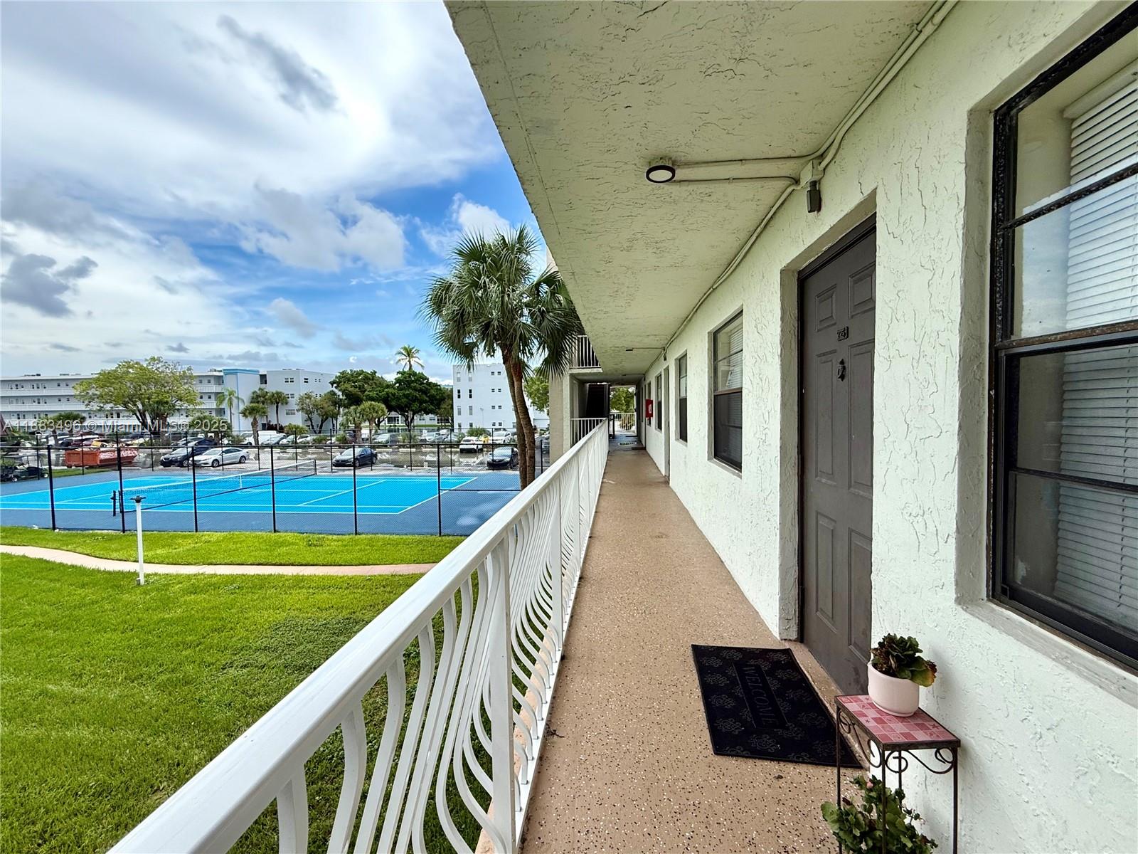 PALM VILLAGE CLUB CONDO - Residential Lease