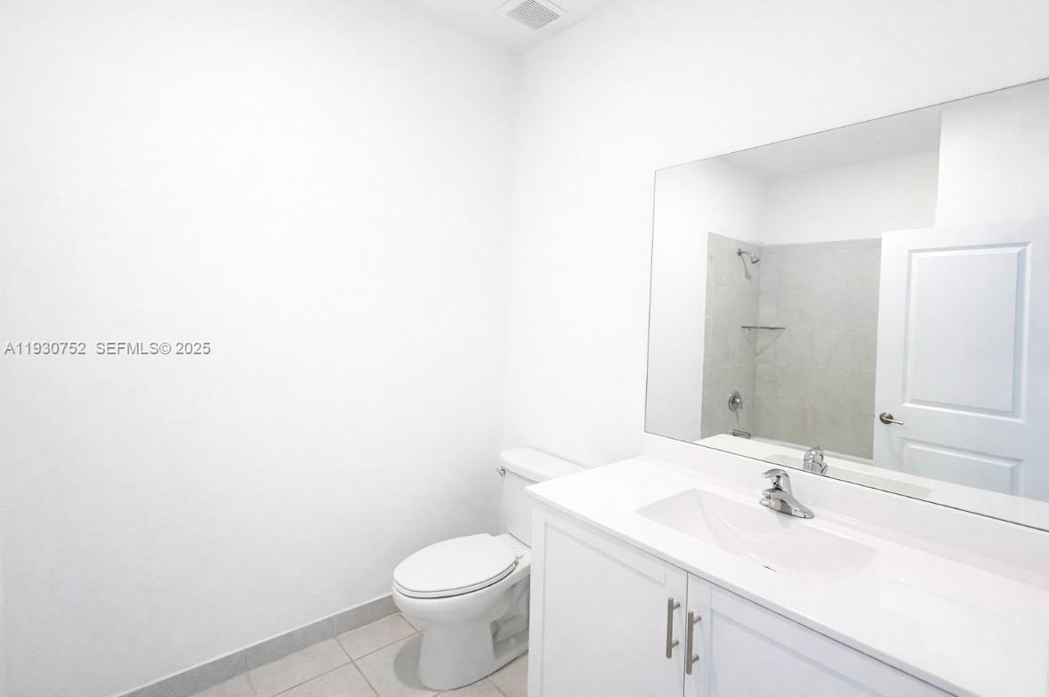 SILVER PALM RESIDENTIAL H - Residential Lease