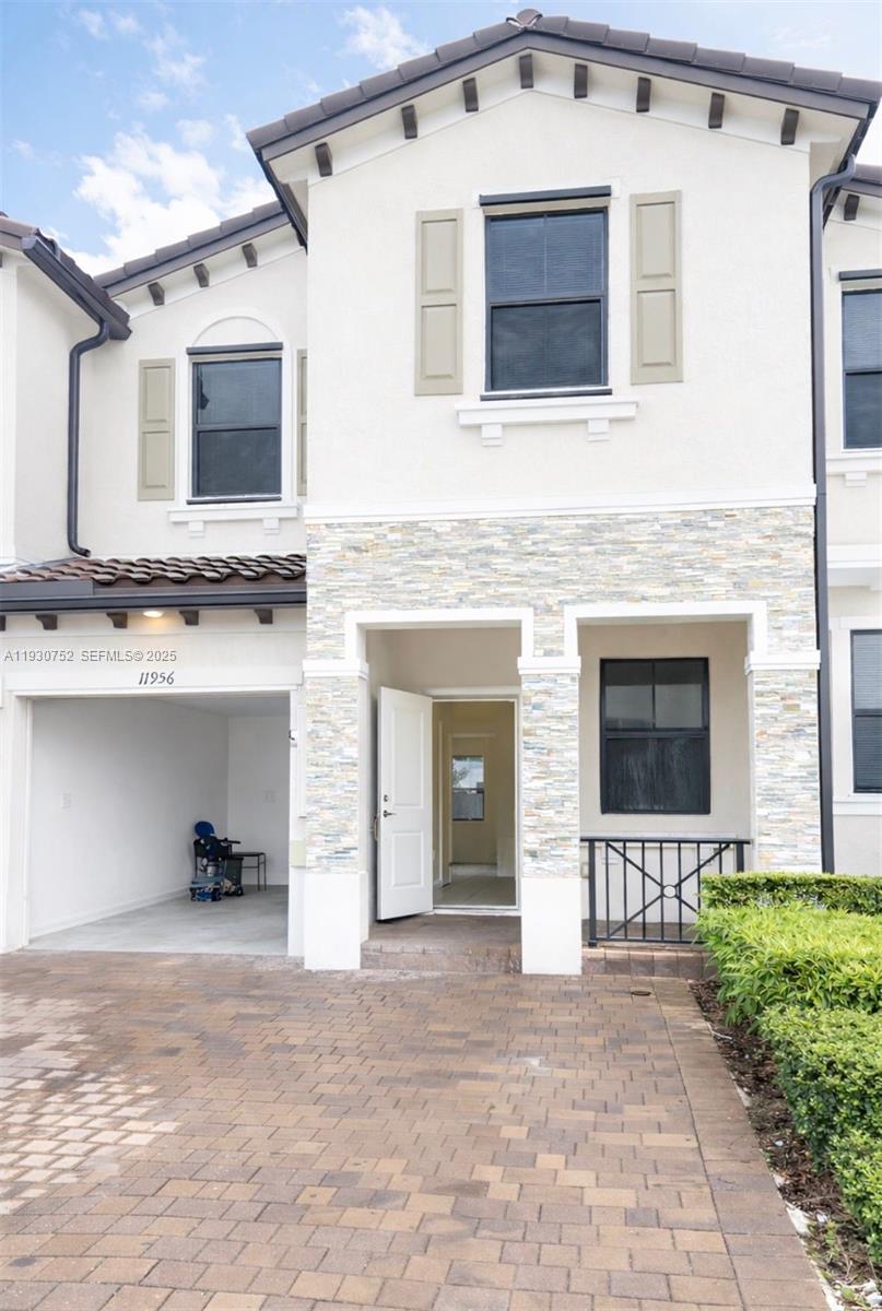 SILVER PALM RESIDENTIAL H - Residential Lease