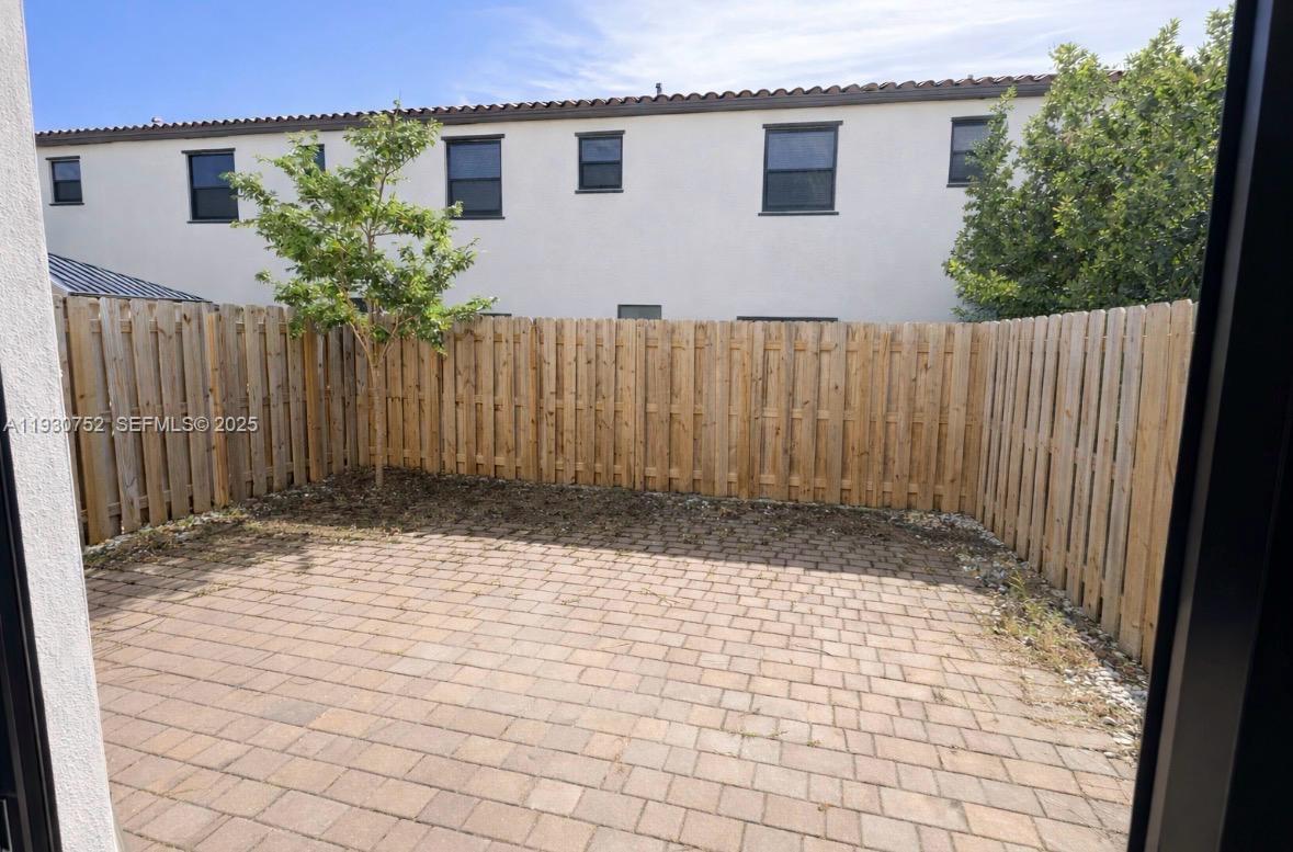 SILVER PALM RESIDENTIAL H - Residential Lease