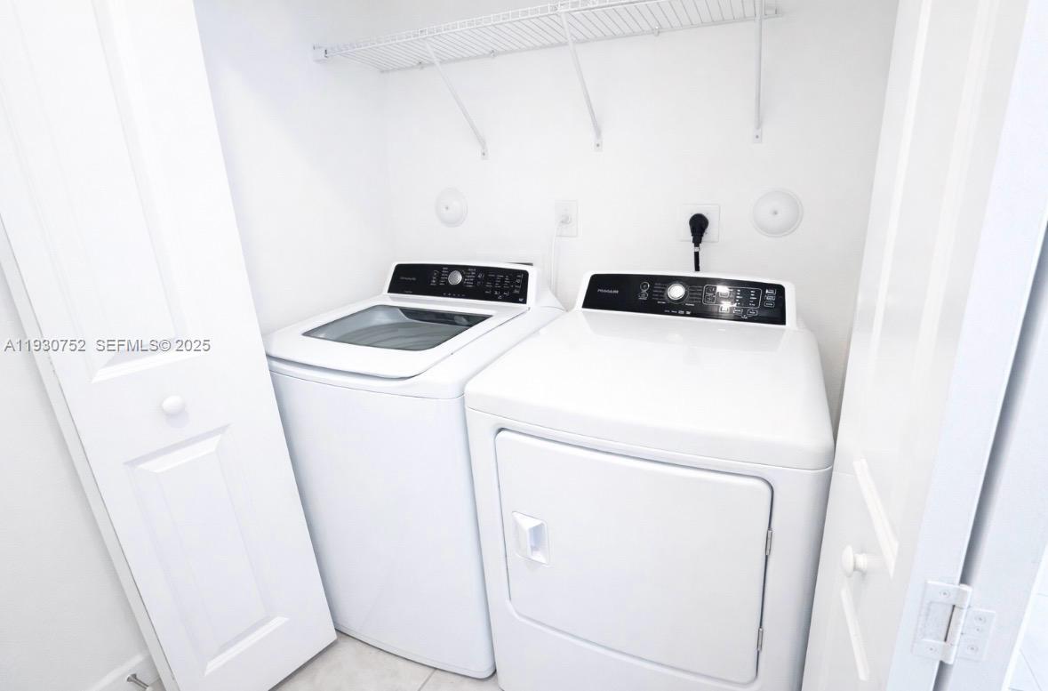 SILVER PALM RESIDENTIAL H - Residential Lease