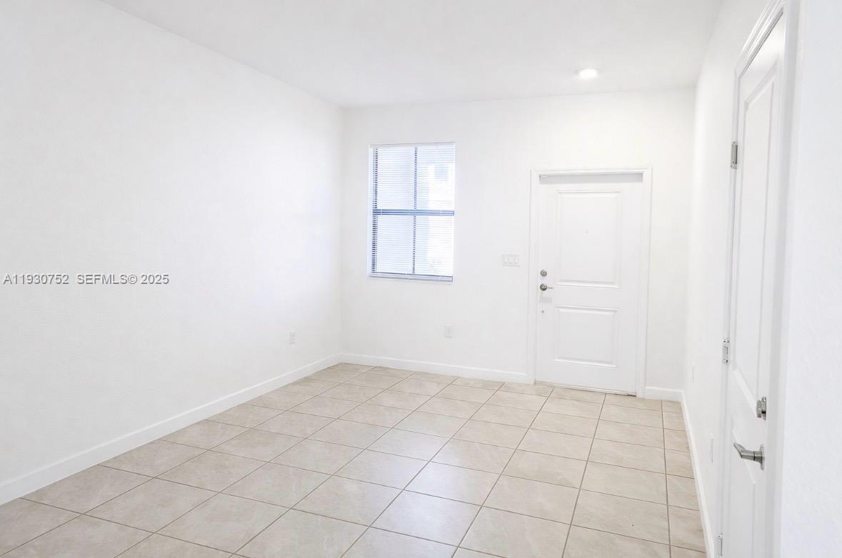 SILVER PALM RESIDENTIAL H - Residential Lease
