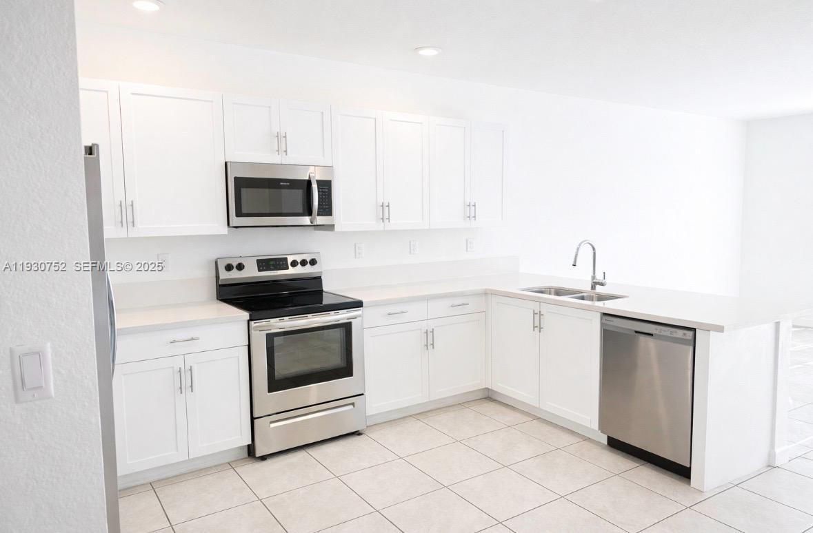 SILVER PALM RESIDENTIAL H - Residential Lease