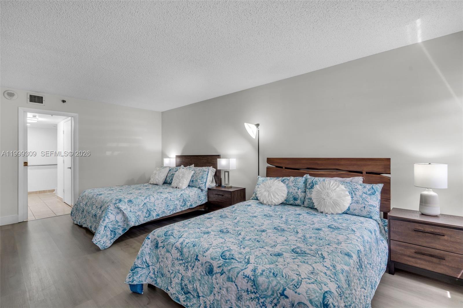 SUMMIT CONDO - Residential