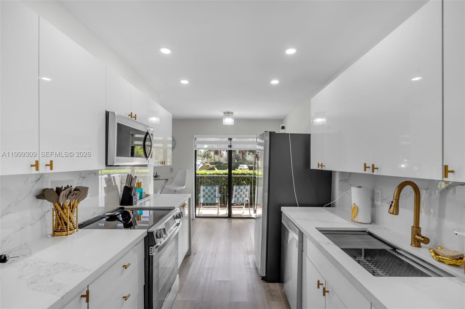 SUMMIT CONDO - Residential