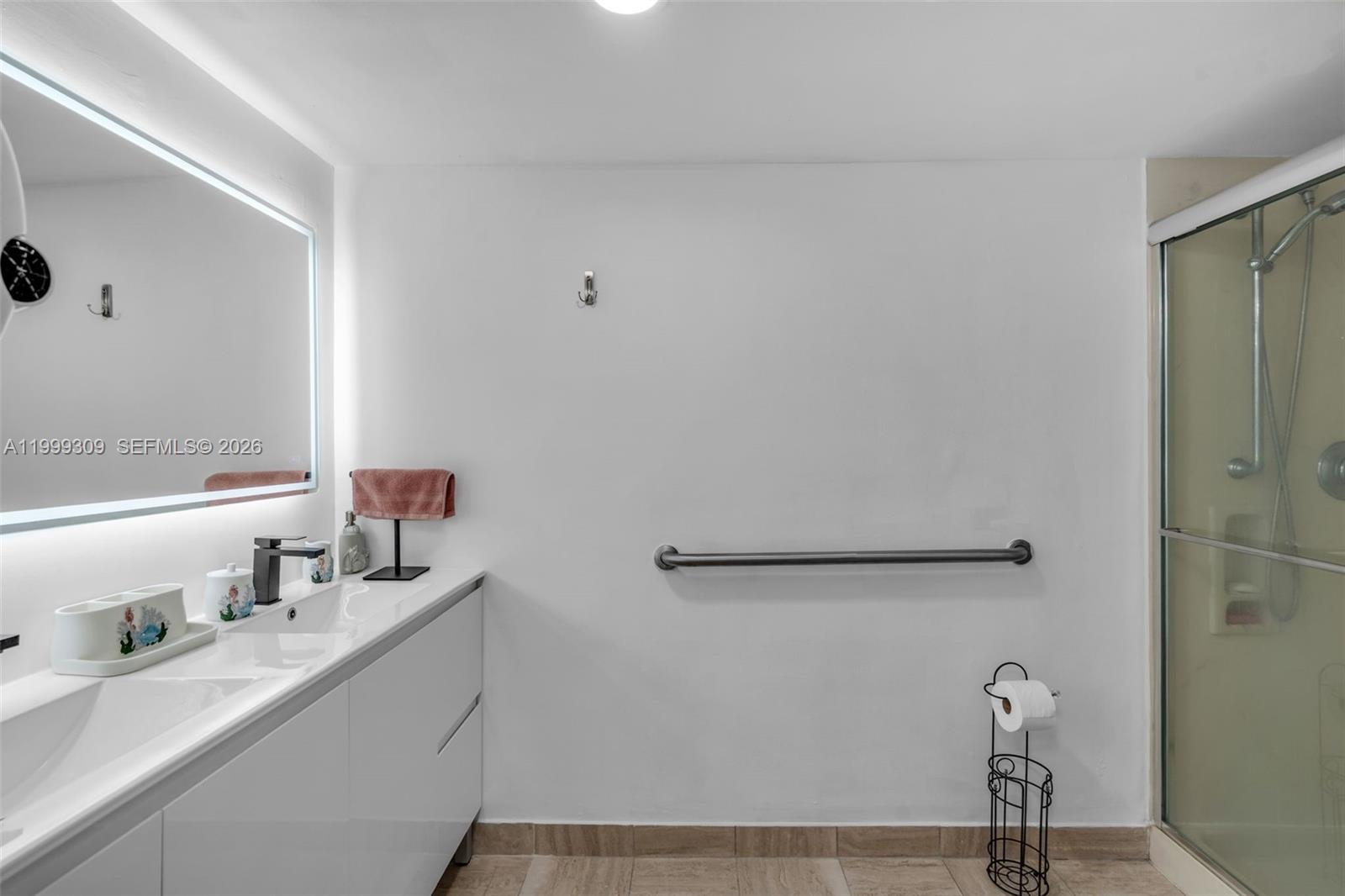 SUMMIT CONDO - Residential