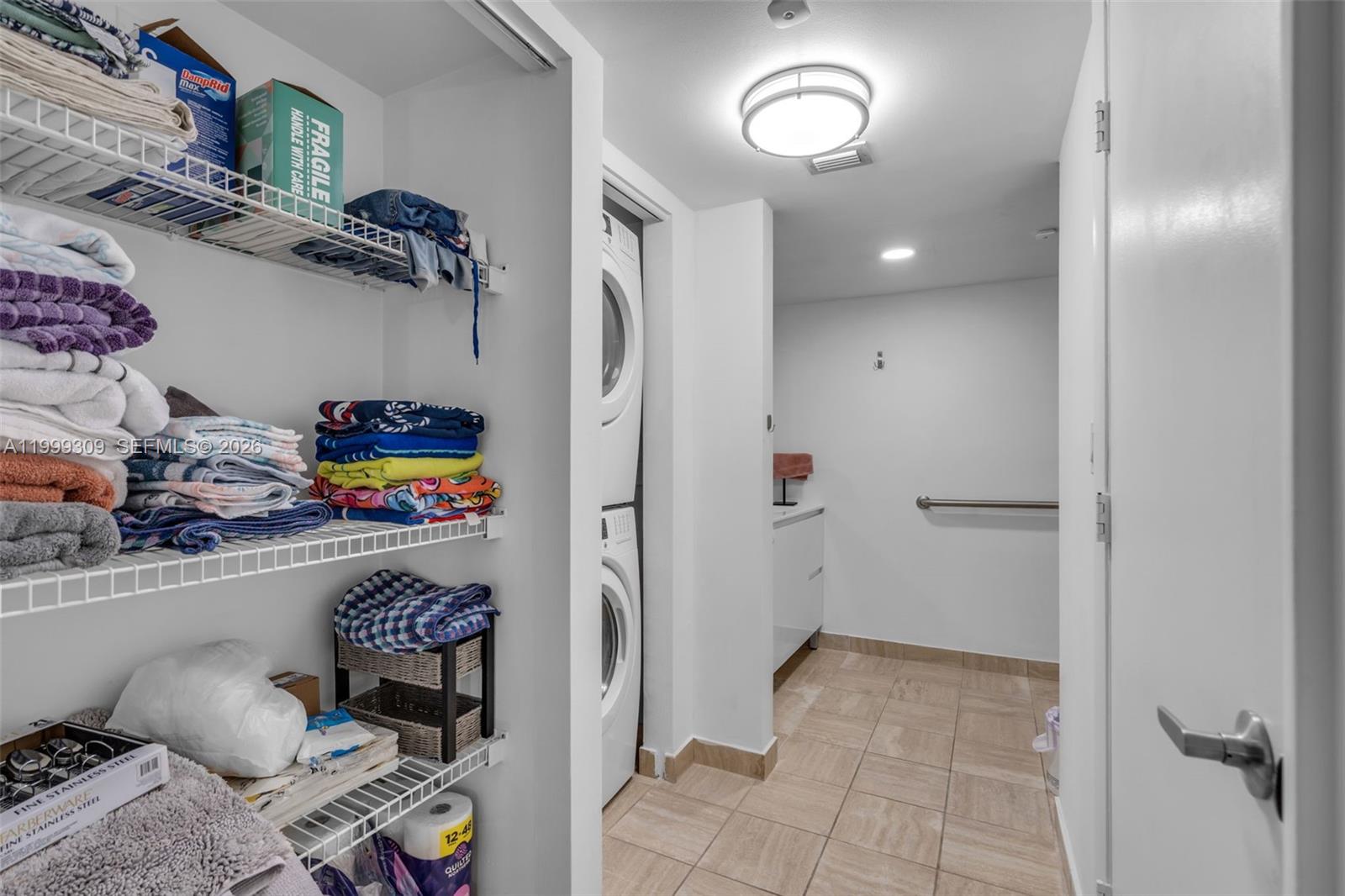 SUMMIT CONDO - Residential