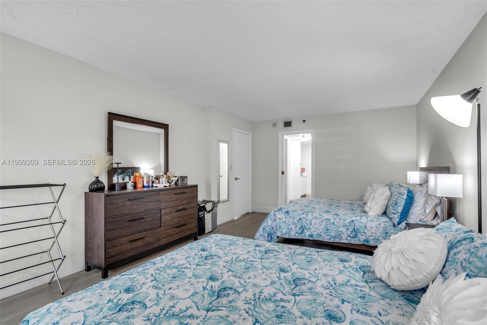 SUMMIT CONDO - Residential