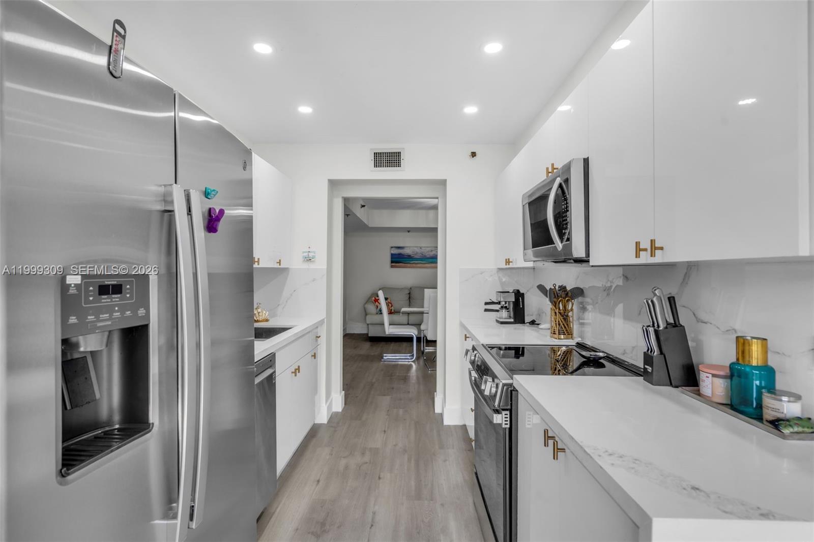 SUMMIT CONDO - Residential