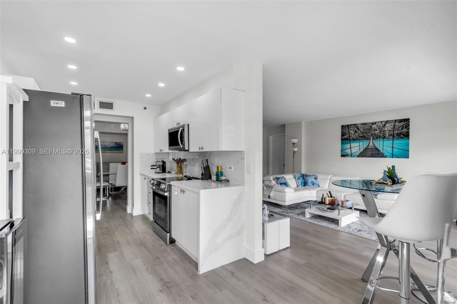 SUMMIT CONDO - Residential