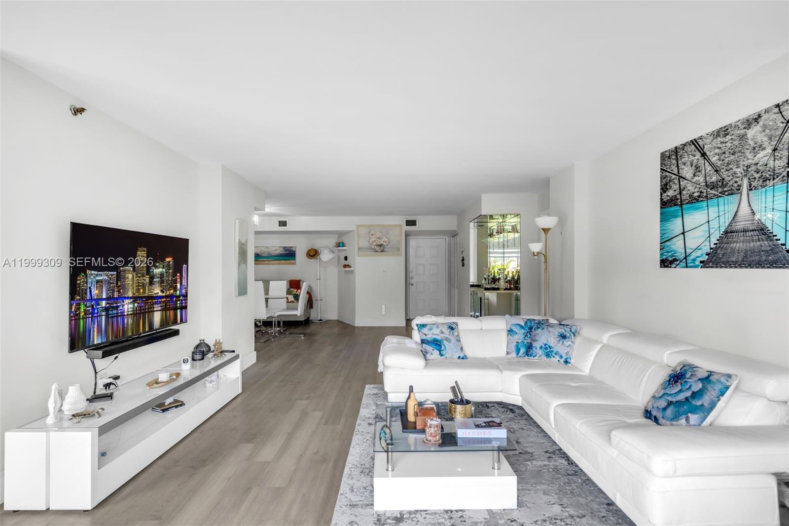 SUMMIT CONDO - Residential