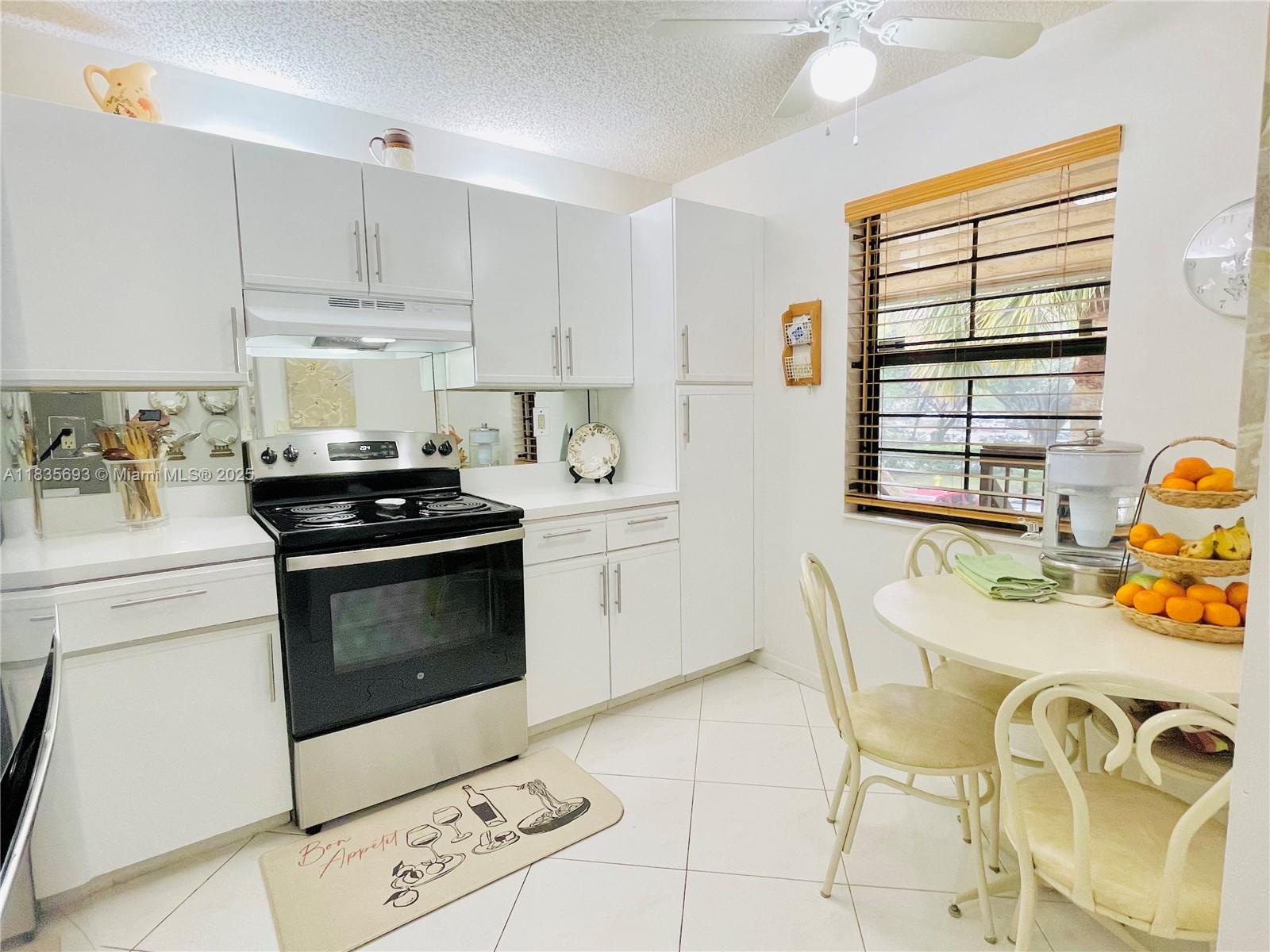 3137 S Carambola Cir S 2369, Coconut Creek, FL, 33066/$245,000 2 3137 S Carambola Cir S 2369