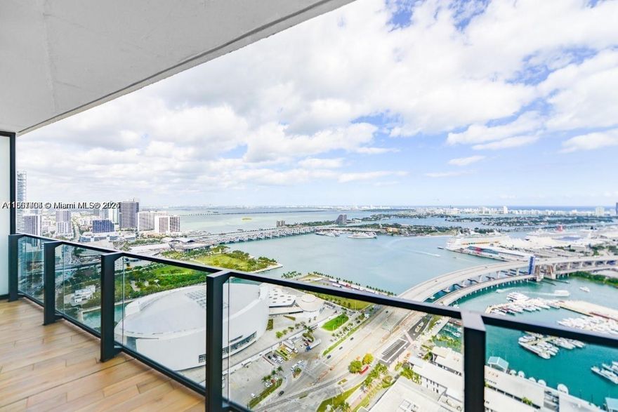 Welcome to the most desirable view on The Elser Toward! This unit have an unique day and night panoramic access from the 42nd Floor. This unit is 1 bed and 1 bath with open concept kitchen with incredible natural light. Luxury amenities such spa, sauna, gym, pool, bar, valet parking. The Elser is in the middle of all day/night life in Miami and easy to access to main roads and Events in Miami Arena. The unit just registered in the hotel program. Be patiente with the tours is high season and occupied almost everyday!