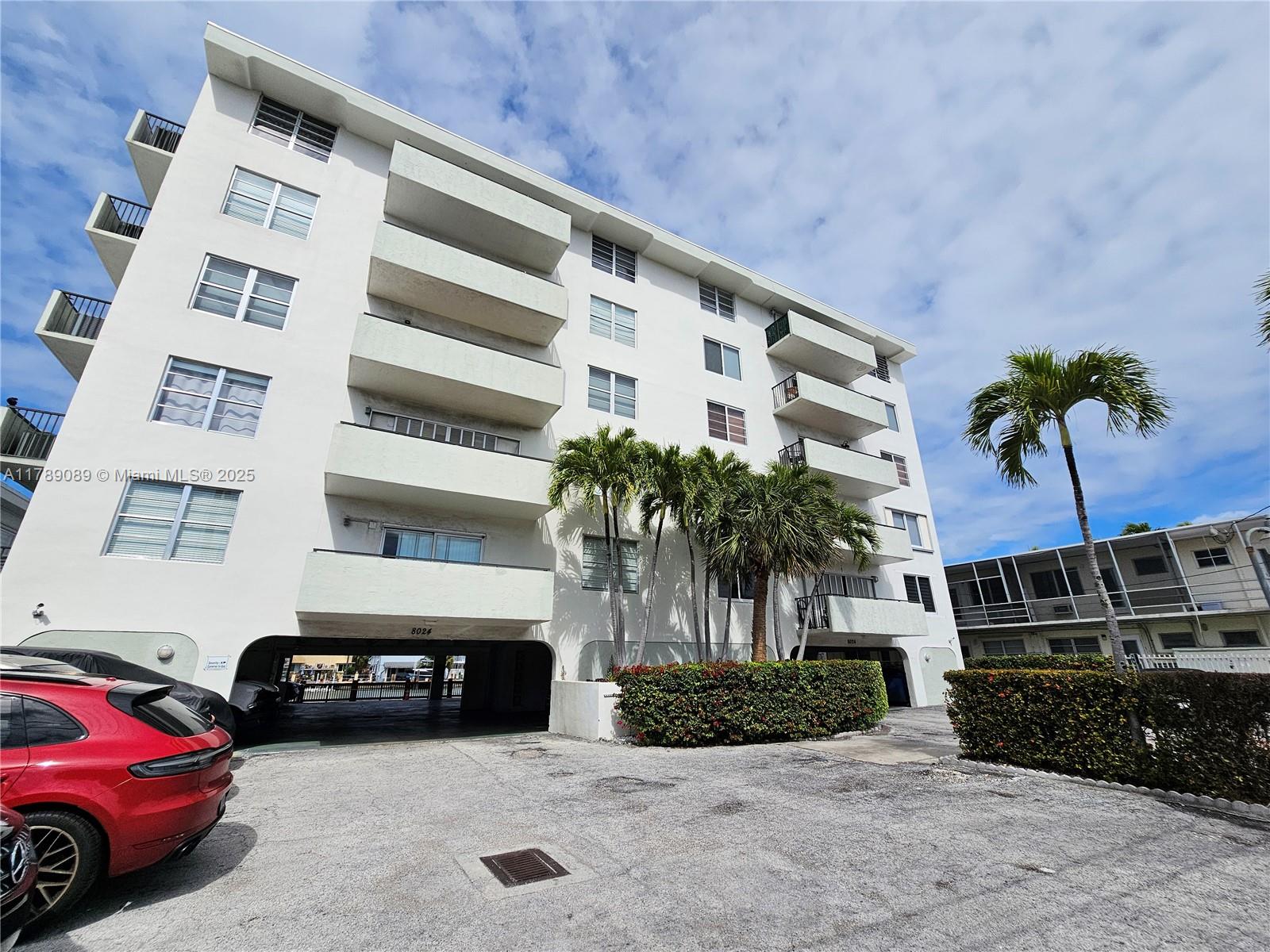 CREEK TOWERS & YACHT CLUB - Residential