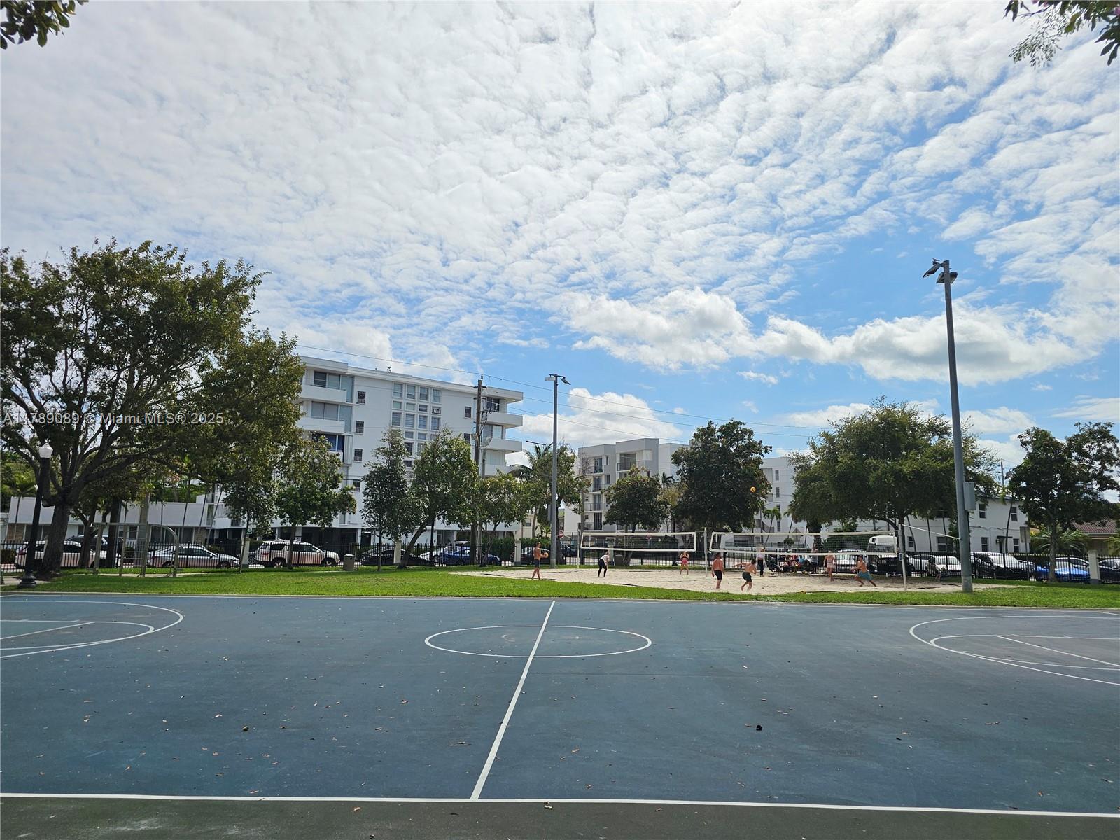 CREEK TOWERS & YACHT CLUB - Residential