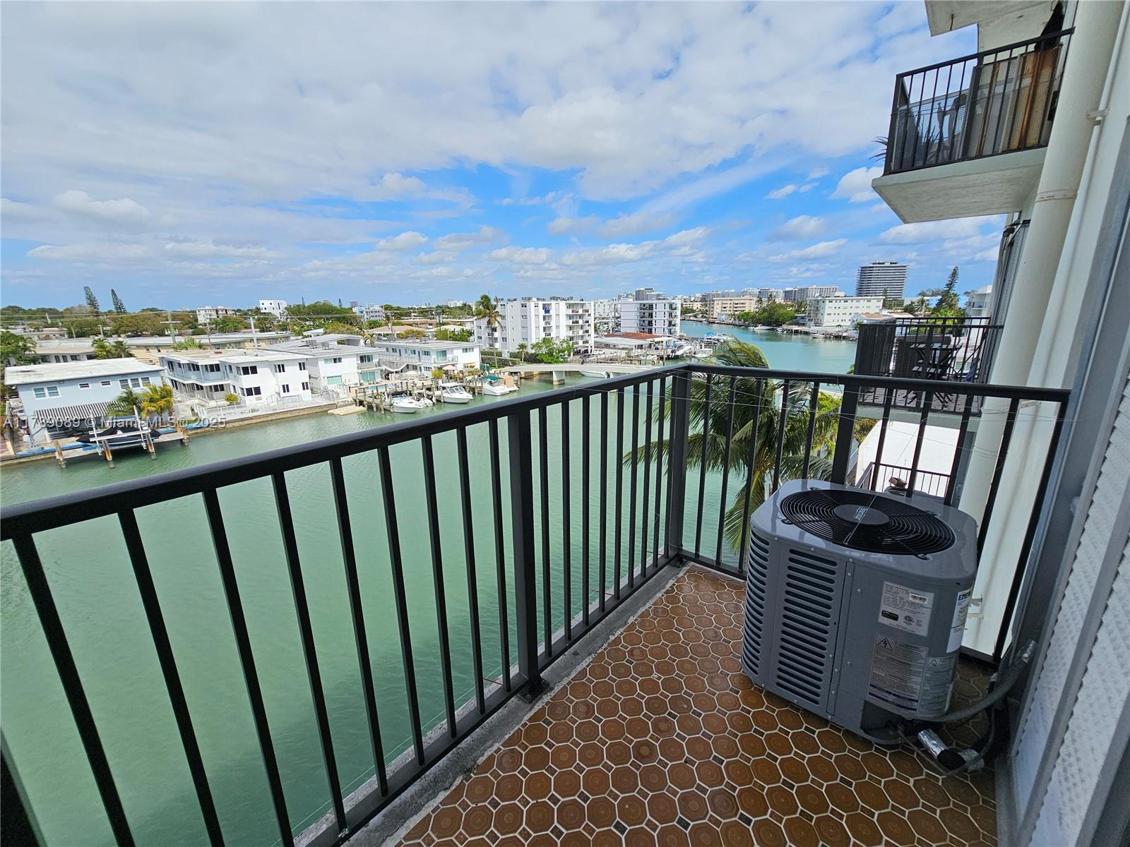 CREEK TOWERS & YACHT CLUB - Residential