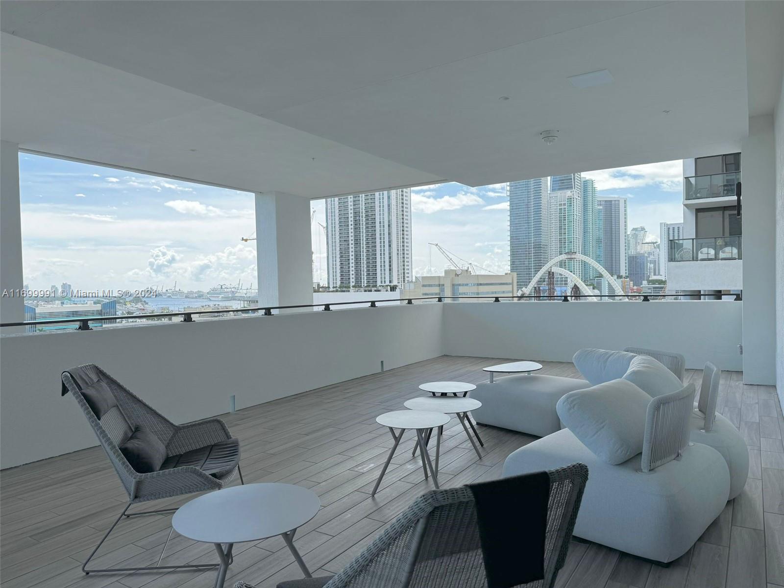 UNI TOWER - Residential Lease