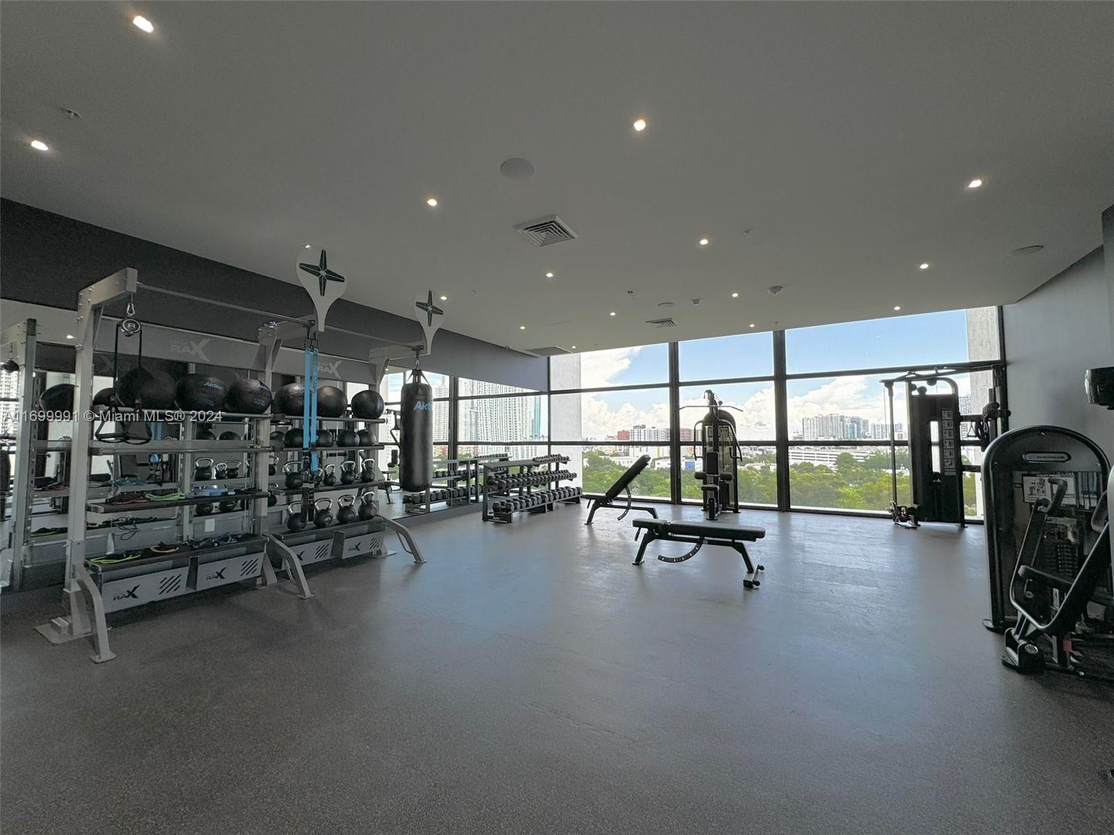 UNI TOWER - Residential Lease