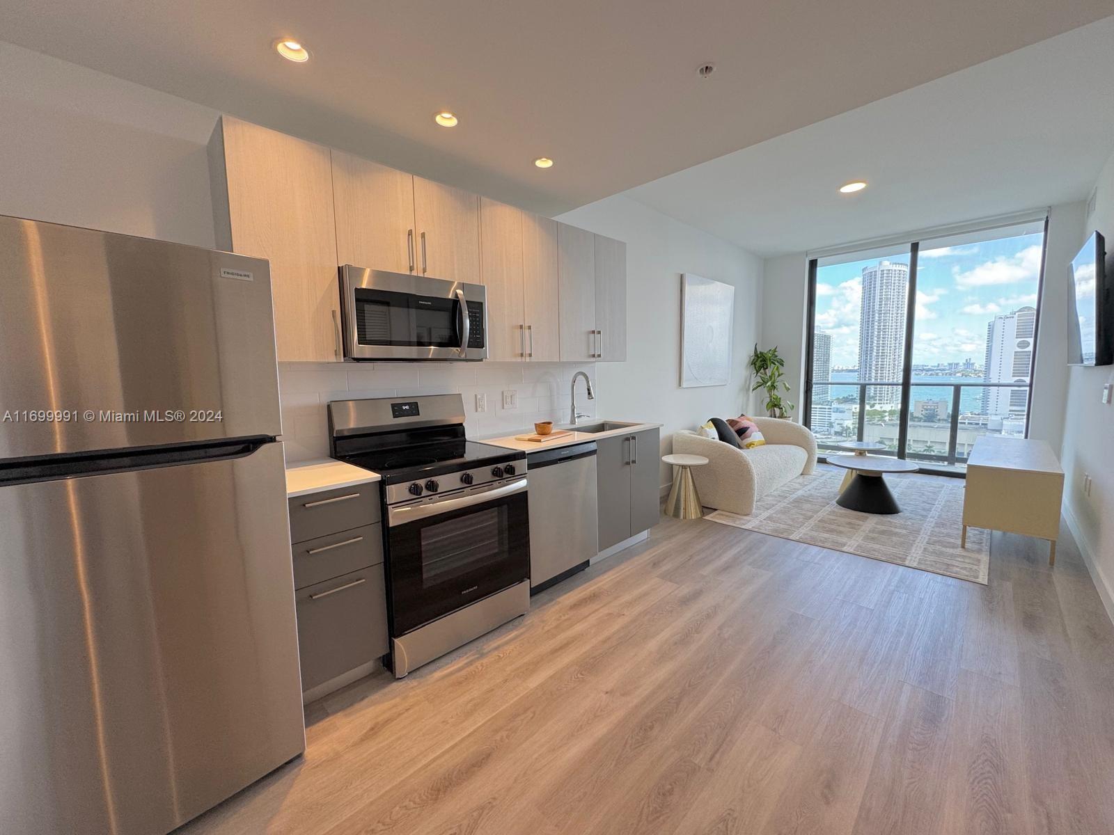UNI TOWER - Residential Lease