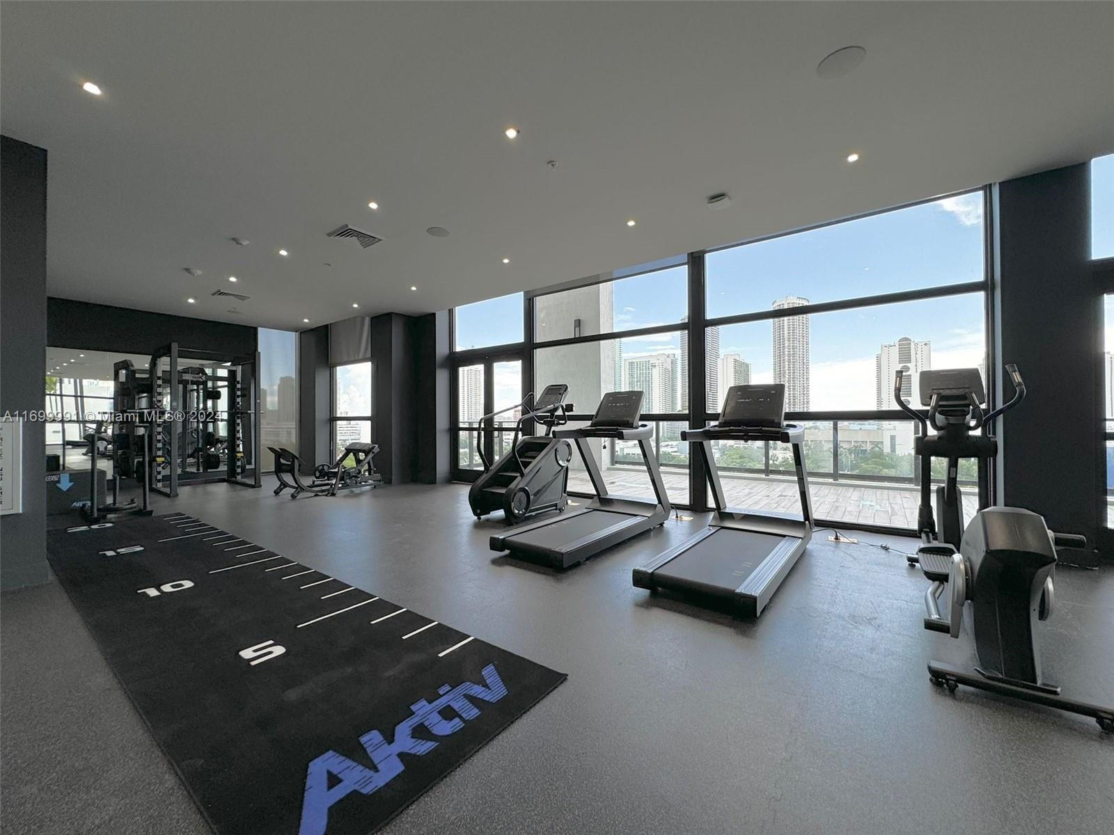 UNI TOWER - Residential Lease