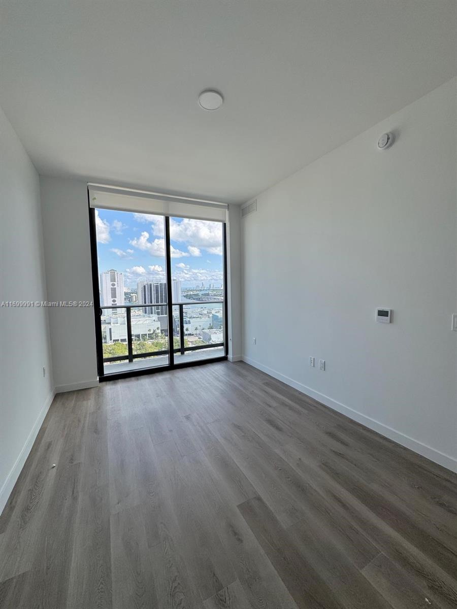 UNI TOWER - Residential Lease