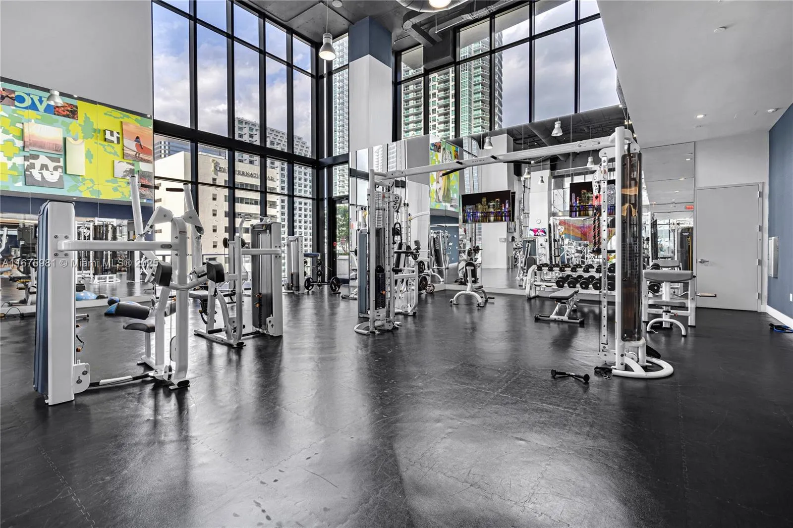 Miami, Florida 33131, United States, 2 Bedrooms Bedrooms, ,2 BathroomsBathrooms,Residential,Pending,39002