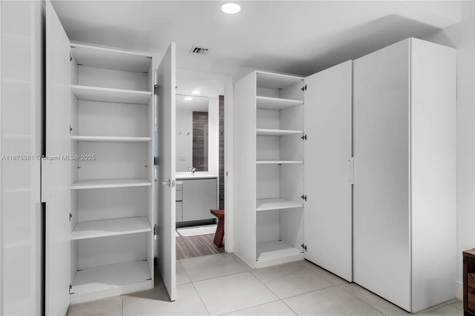 Miami, Florida 33131, United States, 2 Bedrooms Bedrooms, ,2 BathroomsBathrooms,Residential,Pending,39002