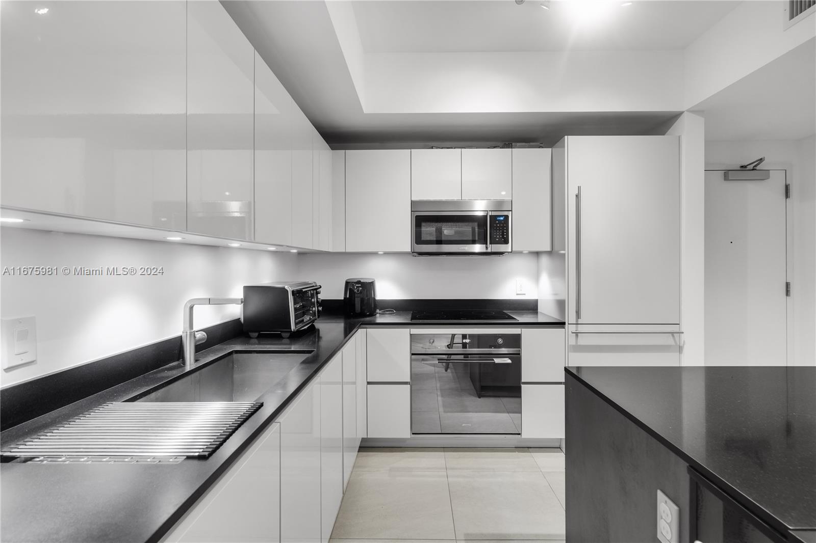 View photos, virtual tours, details... 1010 Brickell Ave 1607