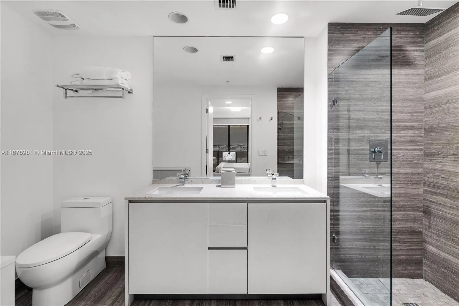 Miami, Florida 33131, United States, 2 Bedrooms Bedrooms, ,2 BathroomsBathrooms,Residential,Pending,39002