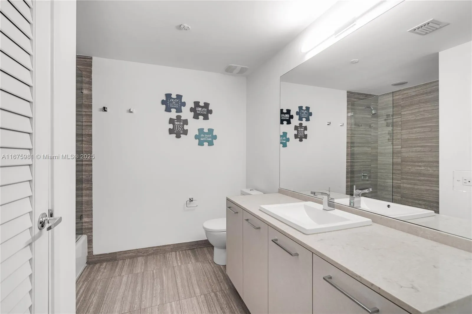 Miami, Florida 33131, United States, 2 Bedrooms Bedrooms, ,2 BathroomsBathrooms,Residential,Pending,39002