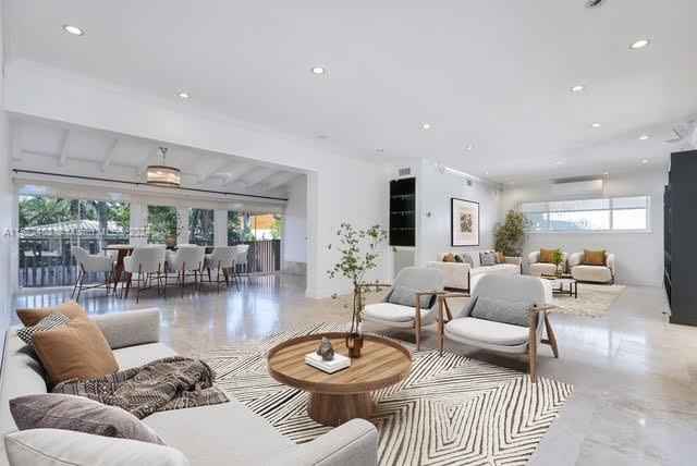 GOLDEN BEACH SEC C - Residential