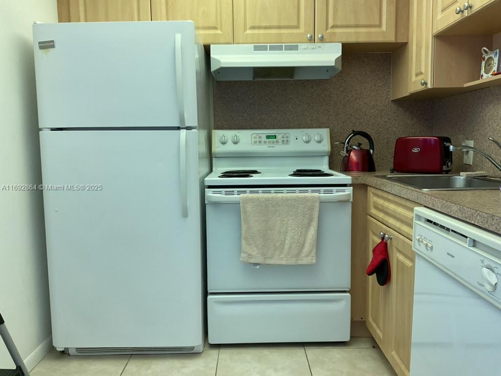 FANSHAW AT CENTURY VILLAG - Residential Lease