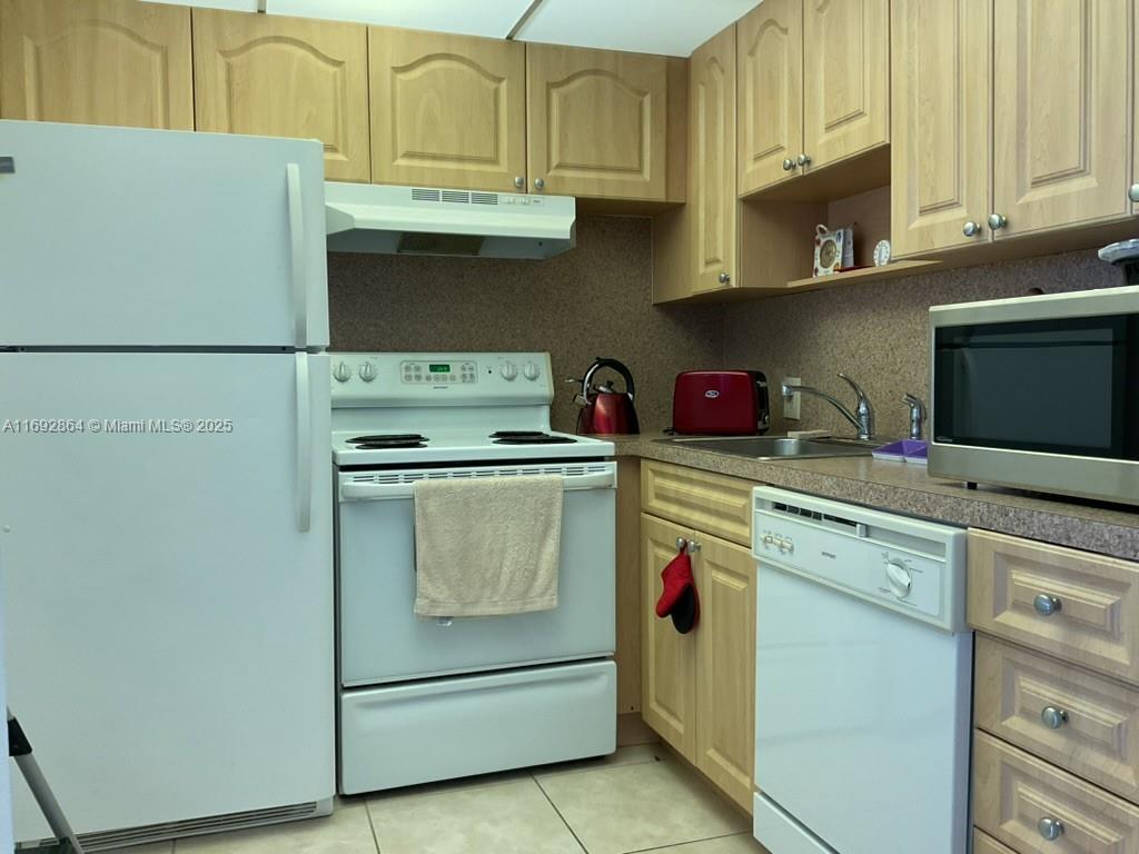 FANSHAW AT CENTURY VILLAG - Residential Lease