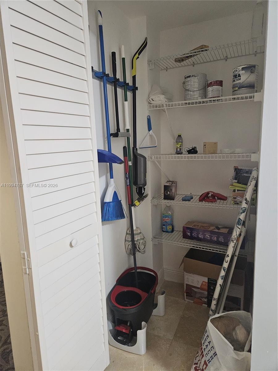 WIND CONDO - Residential Lease