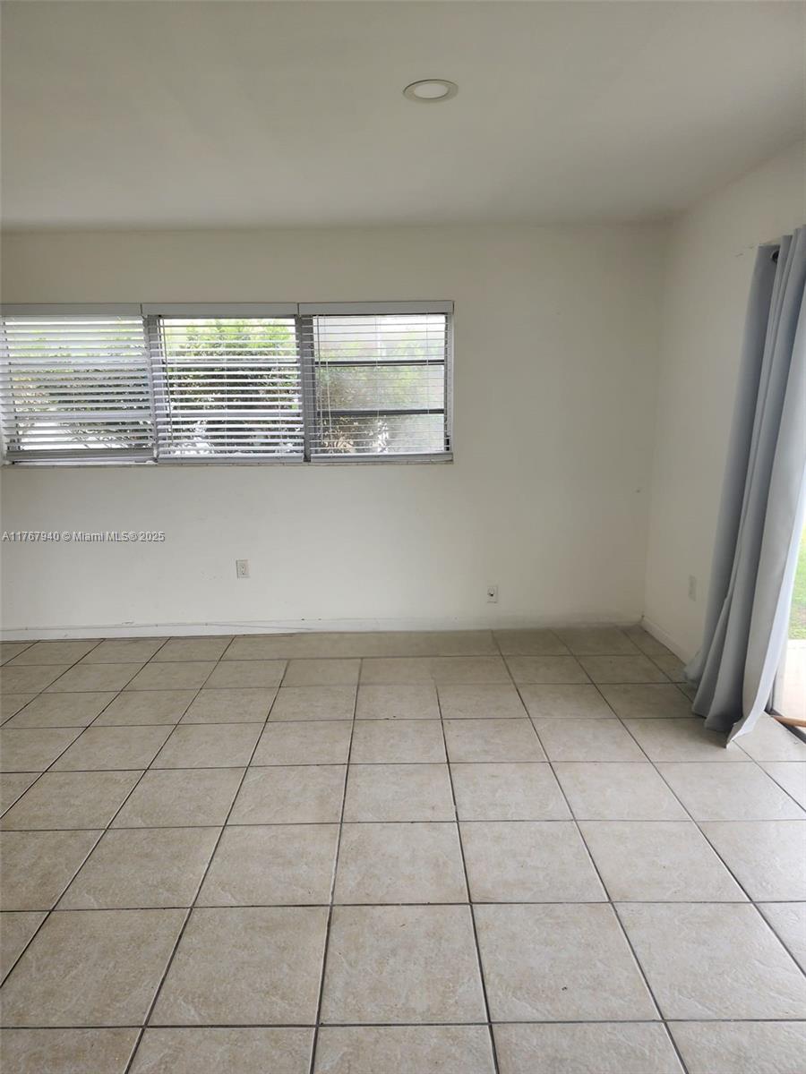 Rental Property at 7680 Sw 82nd St H119, Miami, Broward County, Florida - Bedrooms: 1 
Bathrooms: 1  - $2,000 MO.