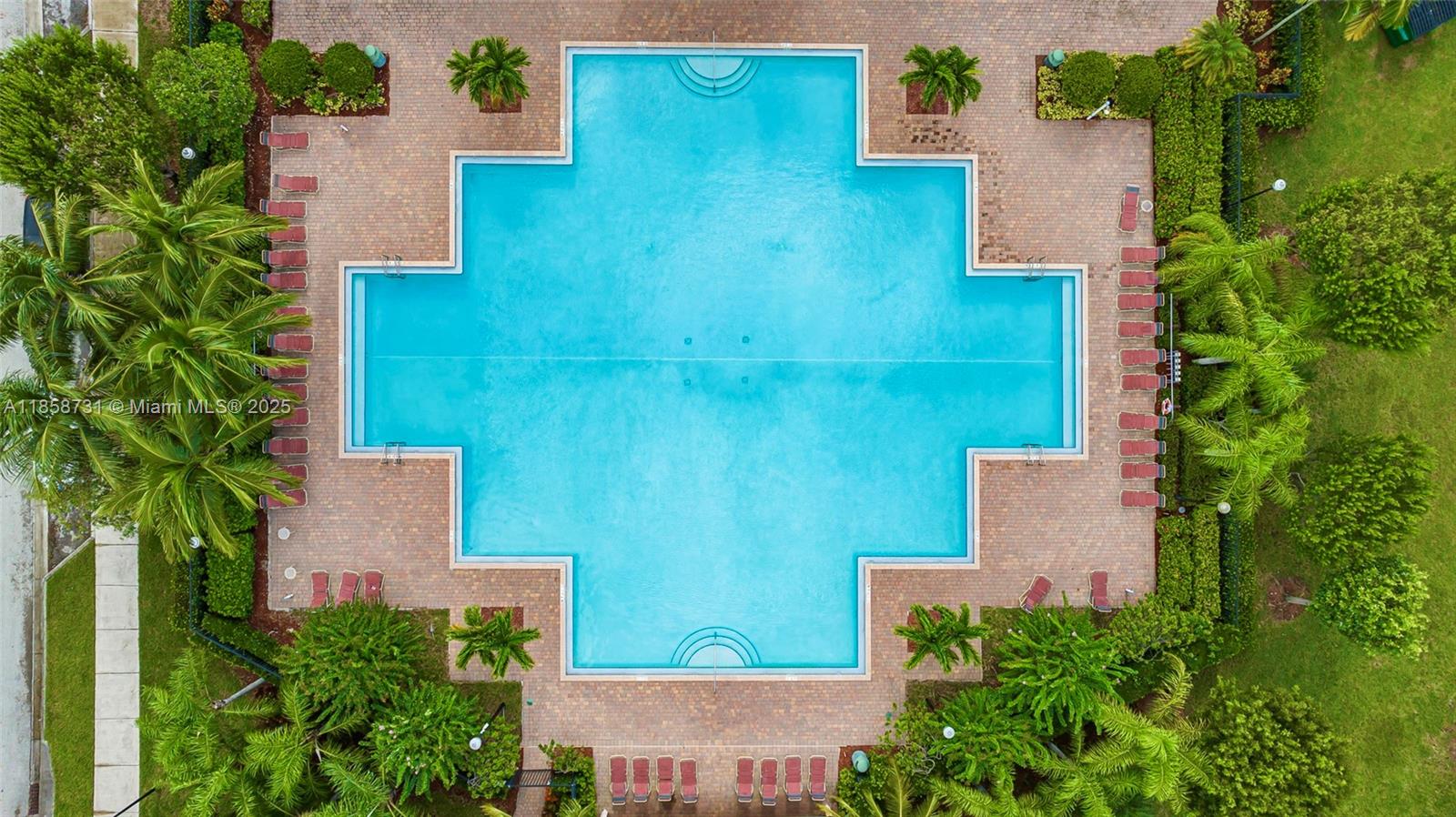 MANDARIN LAKES - Residential