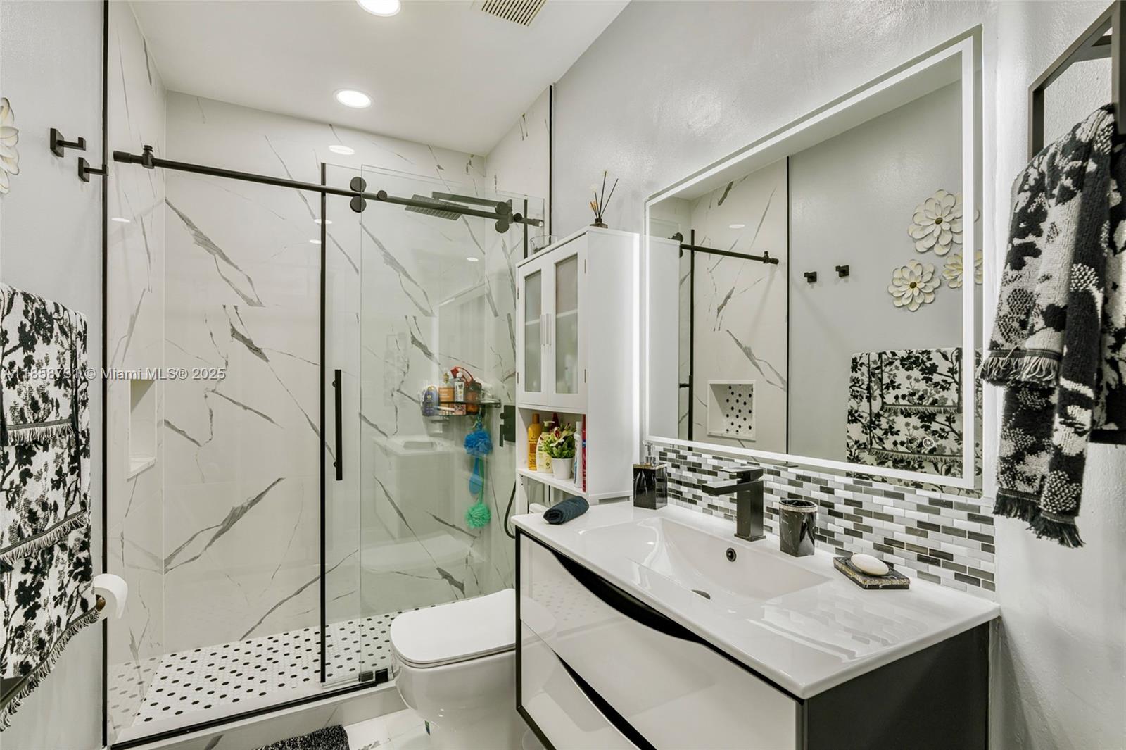 MANDARIN LAKES - Residential