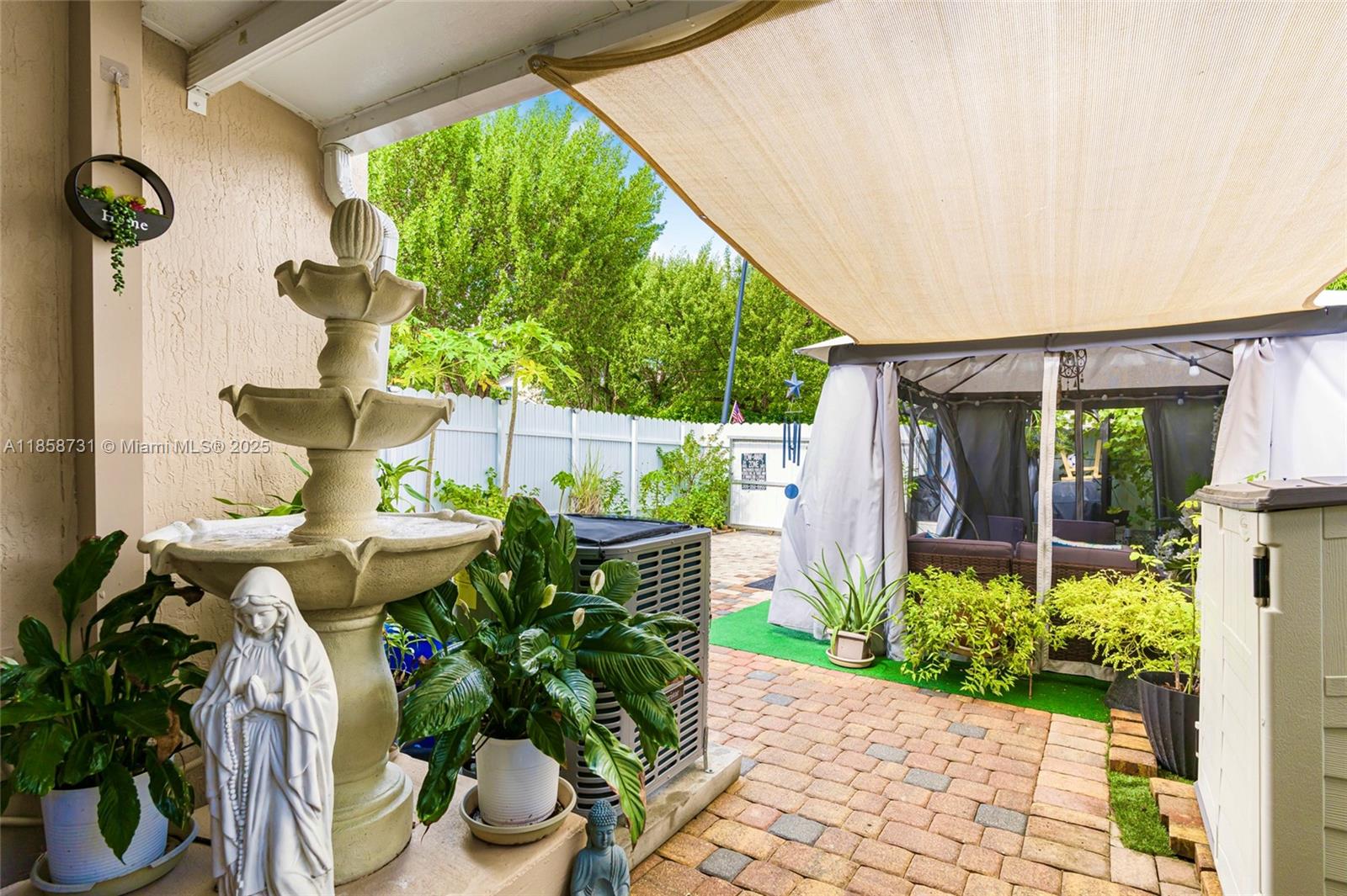 MANDARIN LAKES - Residential