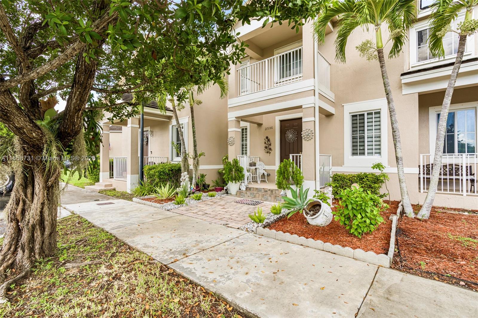 MANDARIN LAKES - Residential