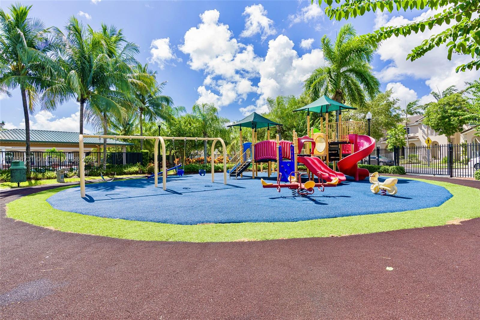 MANDARIN LAKES - Residential